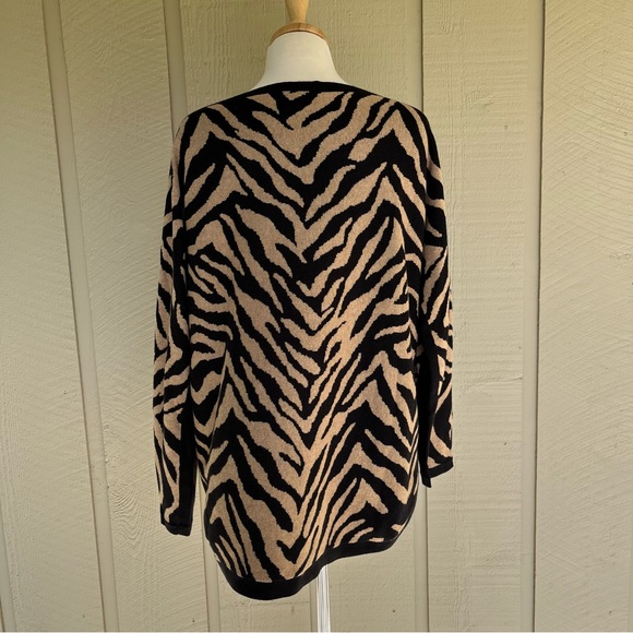 Cabi tiger print sweatshirt - size M - Picture 8 of 12